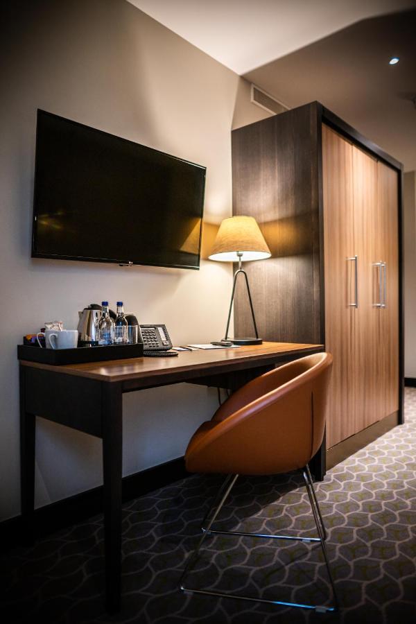 เดอะ วอร์วิคไชร์ โฮเทล แอนด์ คันทรีคลับ Hotel Leek Wootton ภายนอก รูปภาพ